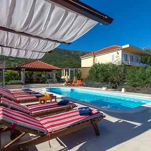 Oliva , Kastela Croatia