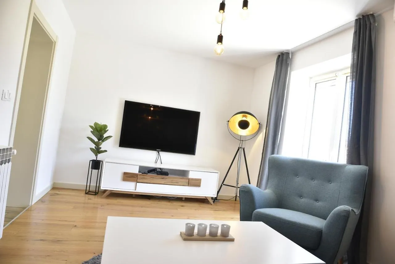 Apartments Nona Pula 0*,  Hırvatistan