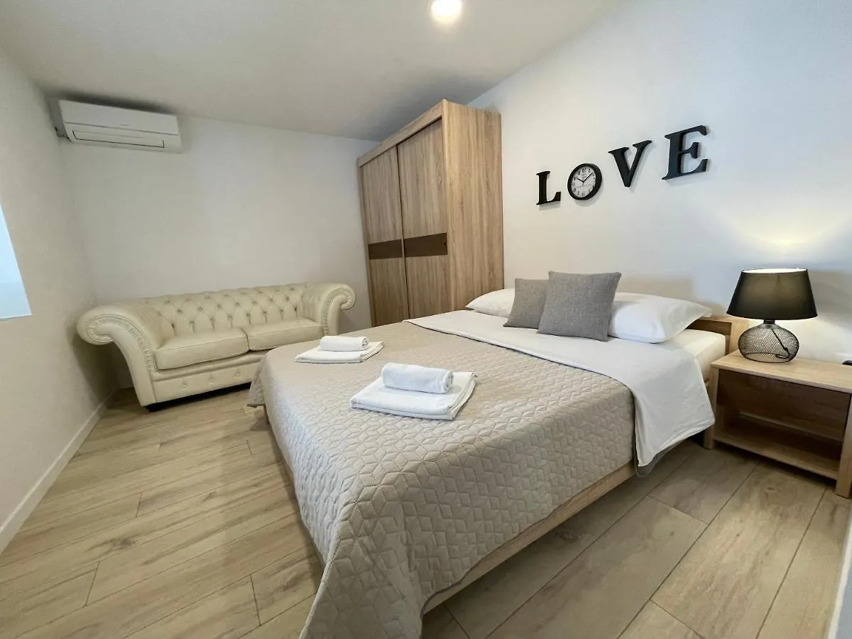 Apartments Nona Pula