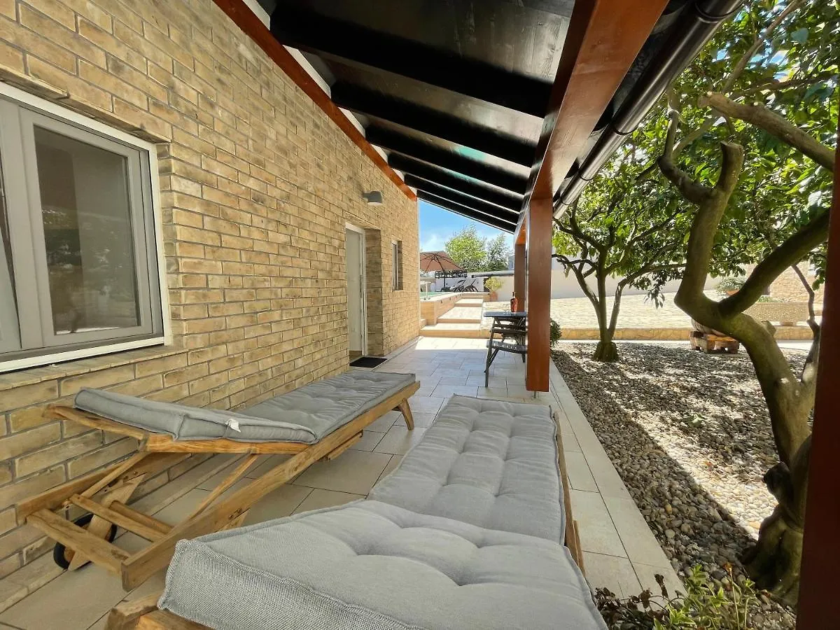 Apartments Nona Pula 0*,
