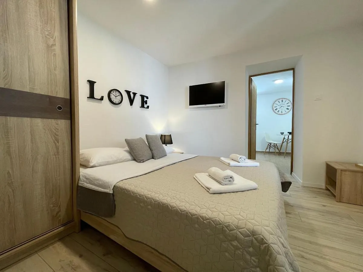 Apartments Nona Pula