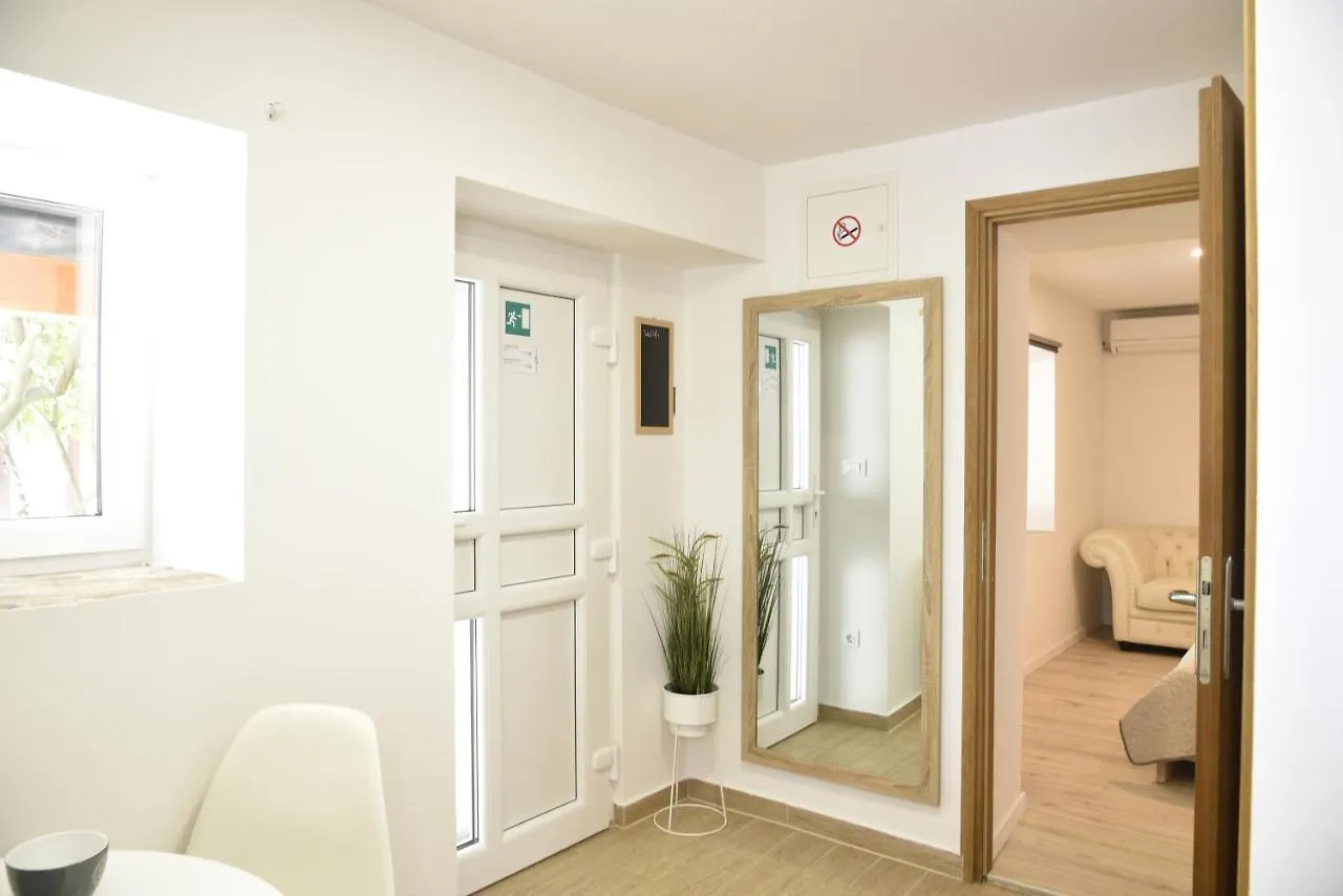 Apartments Nona Pula 0*,  Hırvatistan