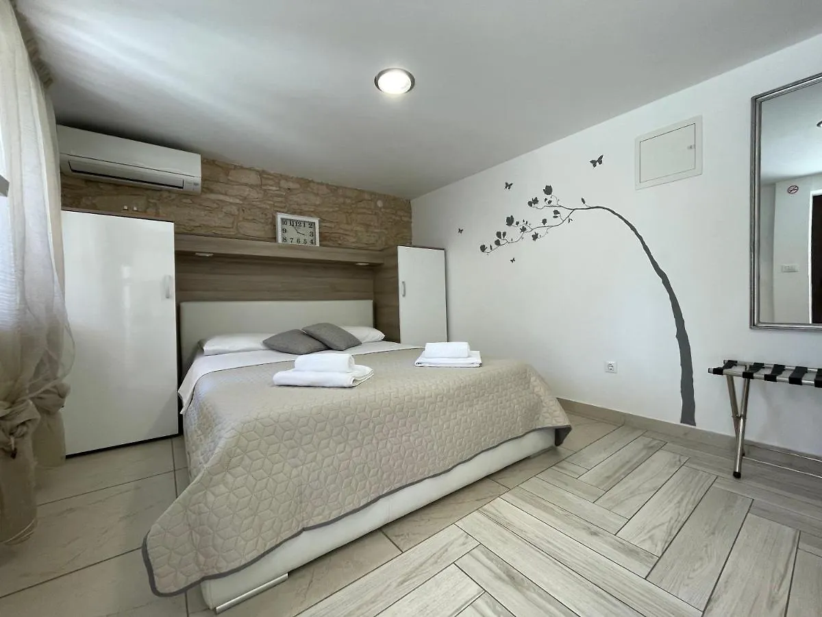 Apartments Nona Pula Hırvatistan