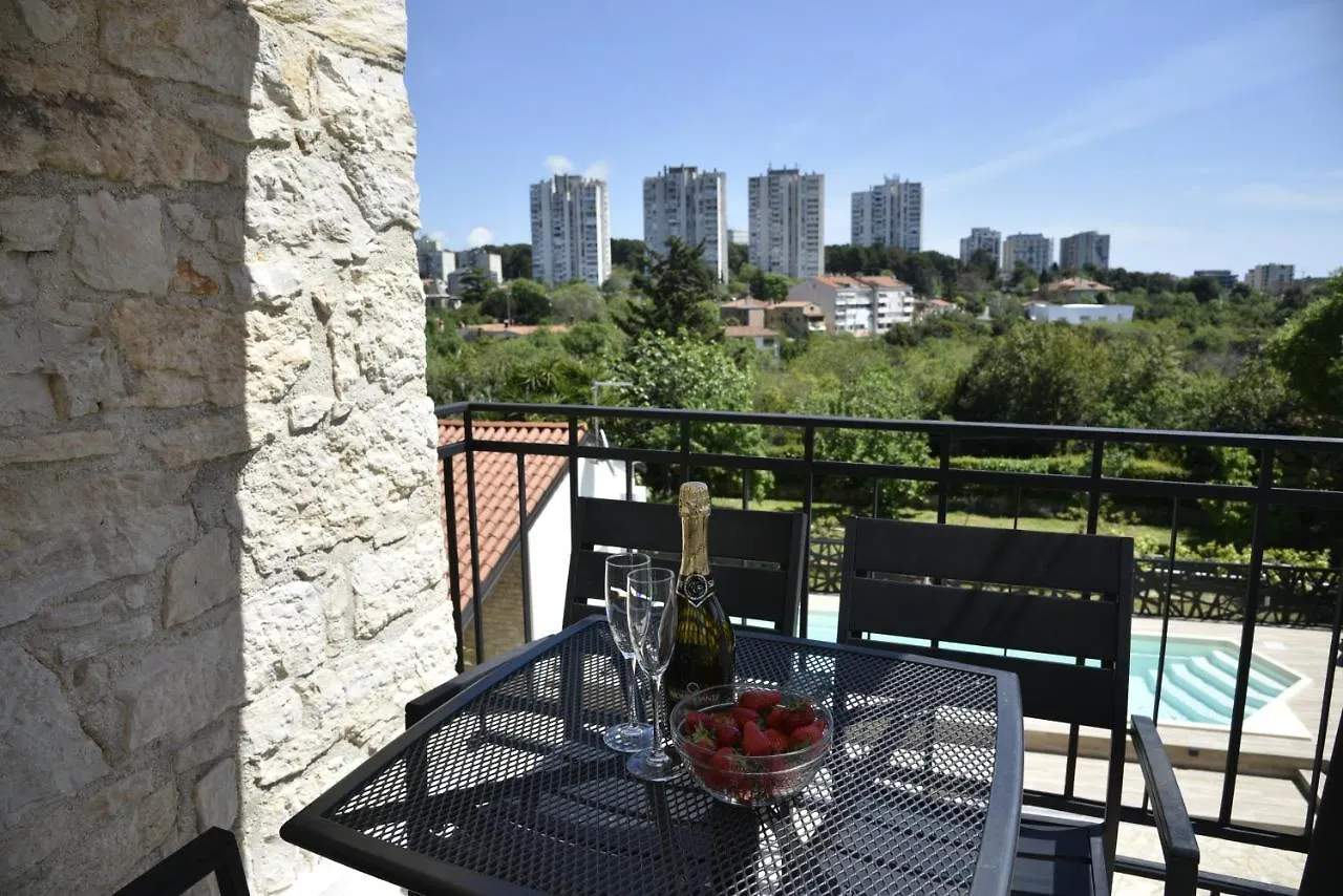 Apartments Nona Pula