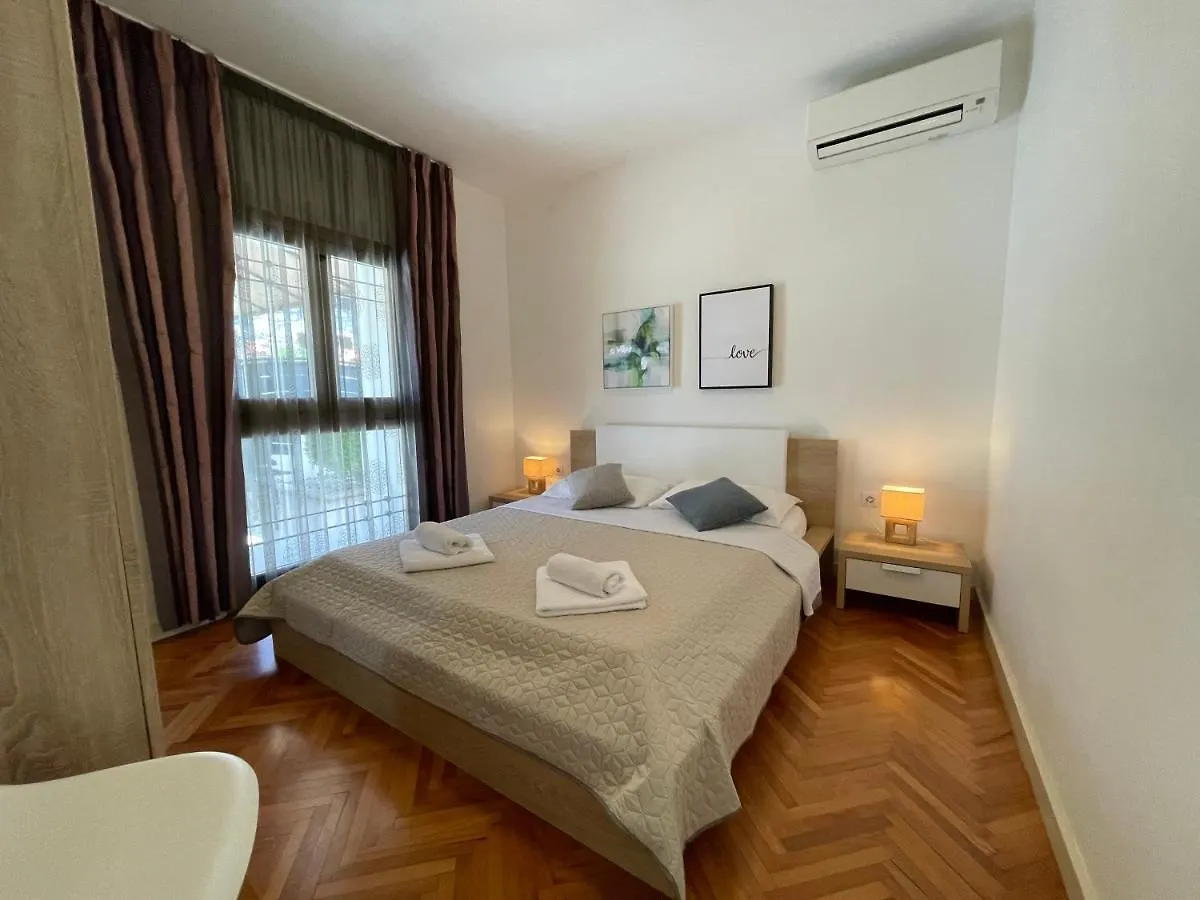 Apartments Nona Pula 0*,  Hırvatistan